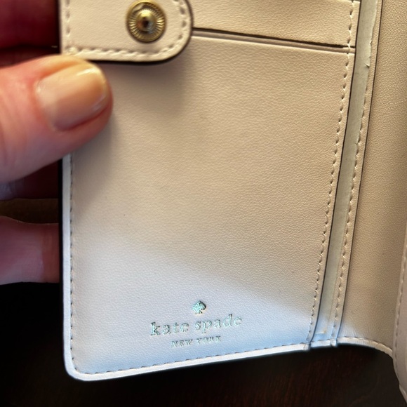 Kate Spade Dana Festive Rosette Wallet NWT - Picture 4 of 9